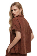 Garotas Ojalillos Brown Shirt