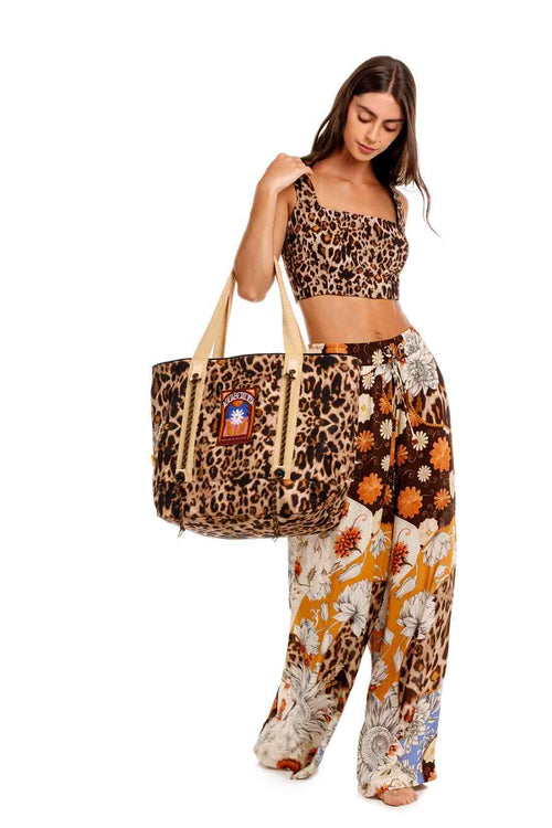 Agua Bendita Paprika Quilt Bag model